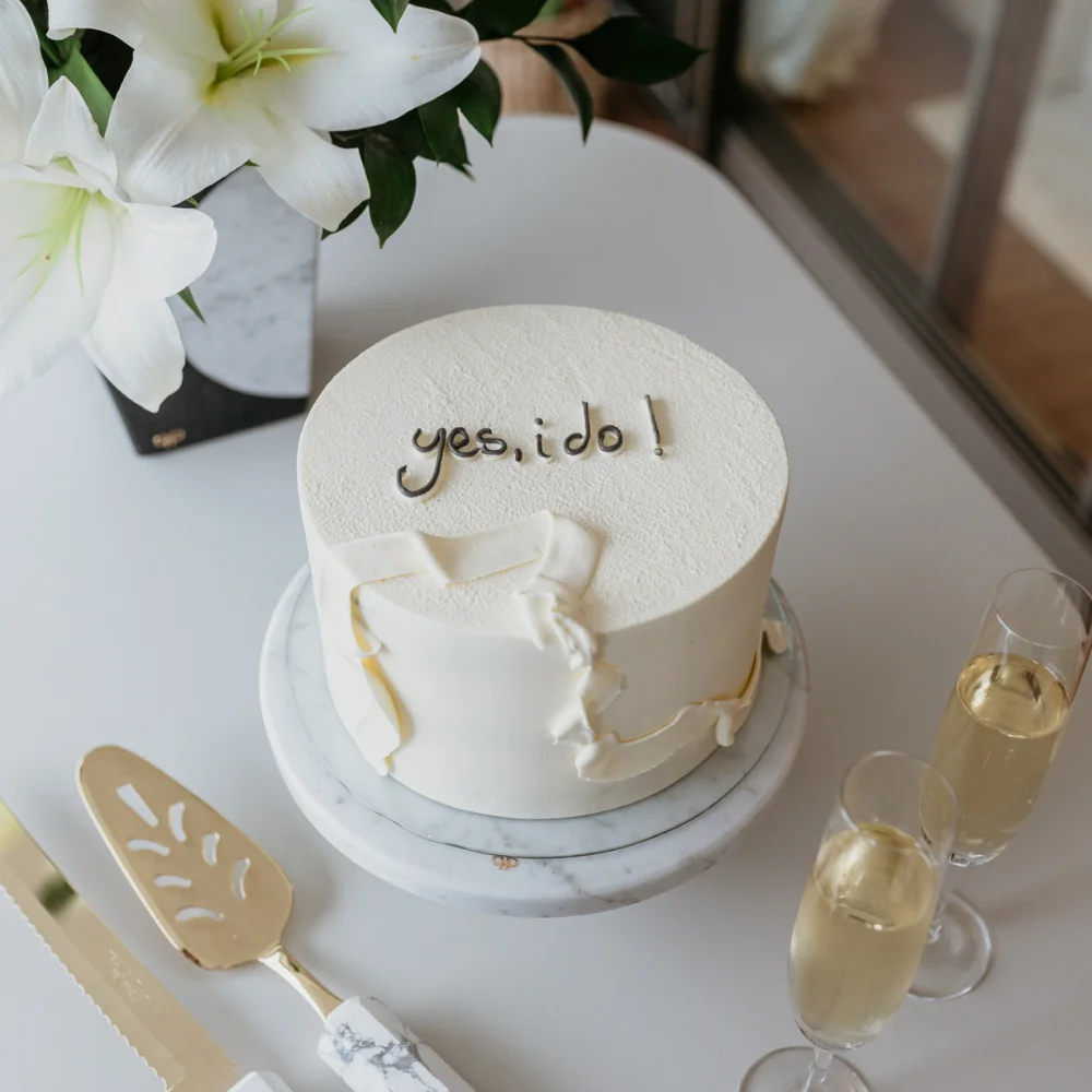 Boleira Bespoke Carrara com Base Gold - Imagem 4
