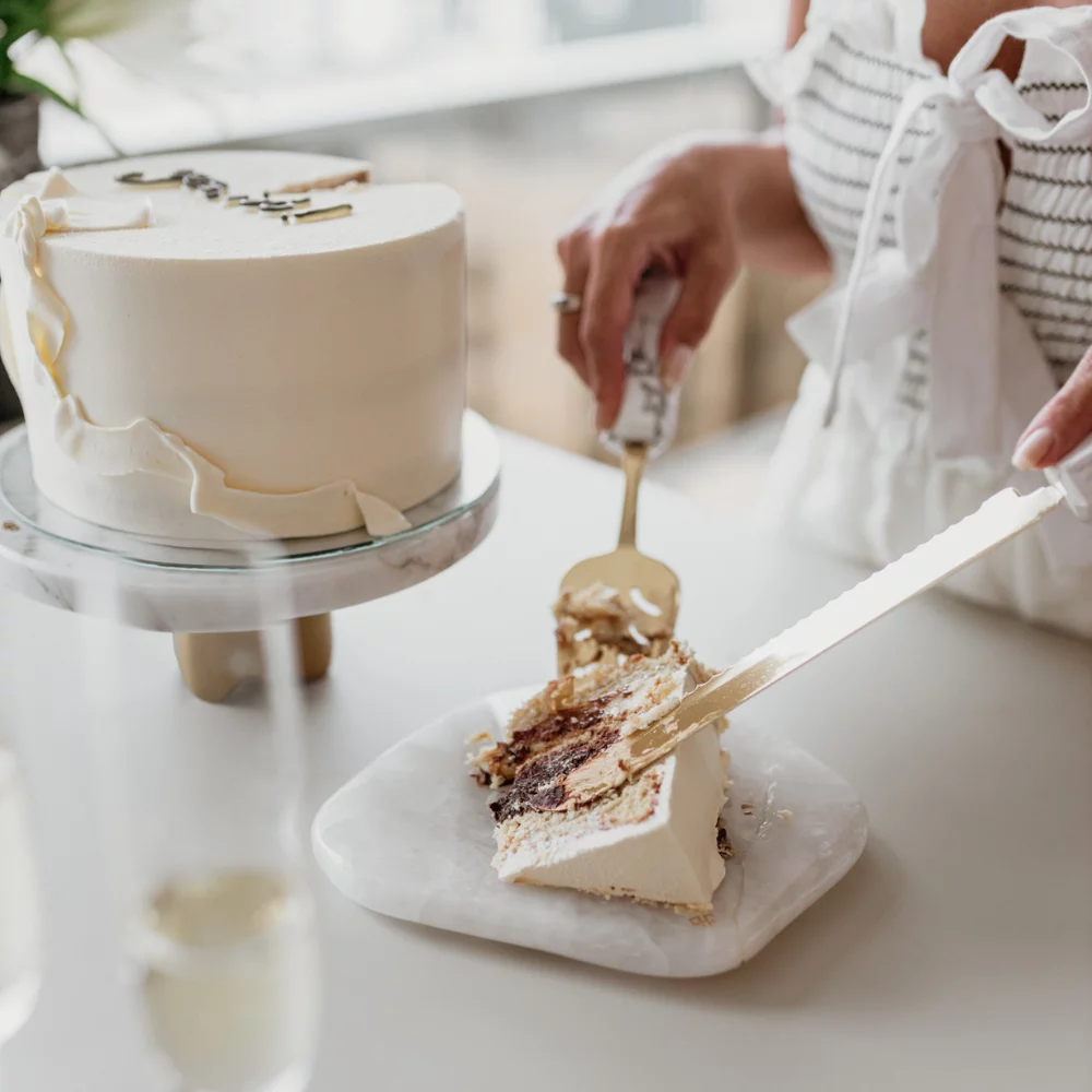 Boleira Bespoke Carrara com Base Gold - Imagem 5