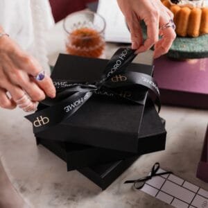 Petit Carré Branco & Caixa Presente Branca