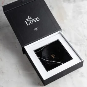 Petit Carré Preto & Caixa de Presente Branca